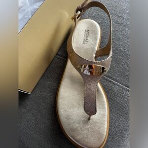 MICHAEL KORS-NIB THONG SANDAL-never used -GOLD